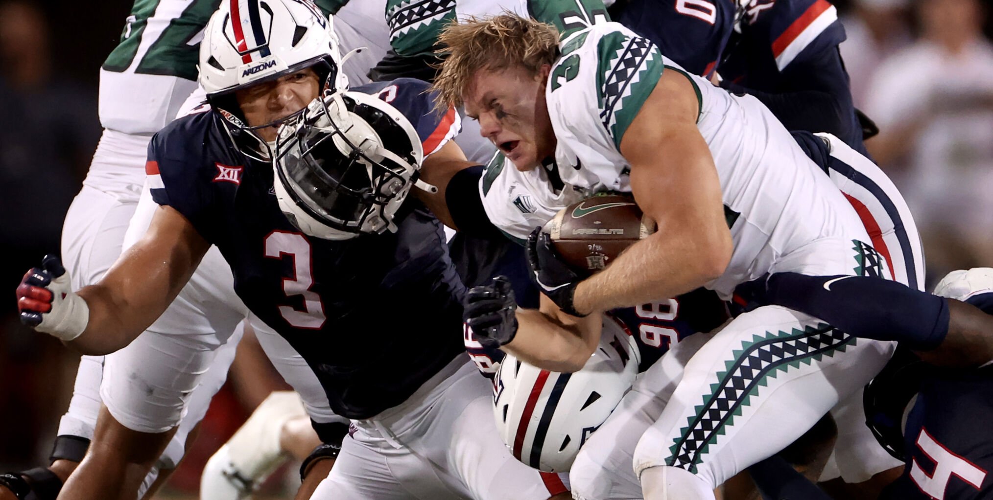 ÃÛÁÄÖ±²¥ vs Hawaii, NCAA football